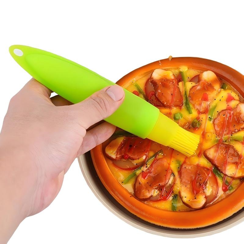 CLEAN WORLD Kitchen Grill brush Silicone Oil Bottle Brush Food-grade Kitchen Tools for Baking Bbq Easy to Clean Portable Multifunctional Oil Dispenser Mixed Colors