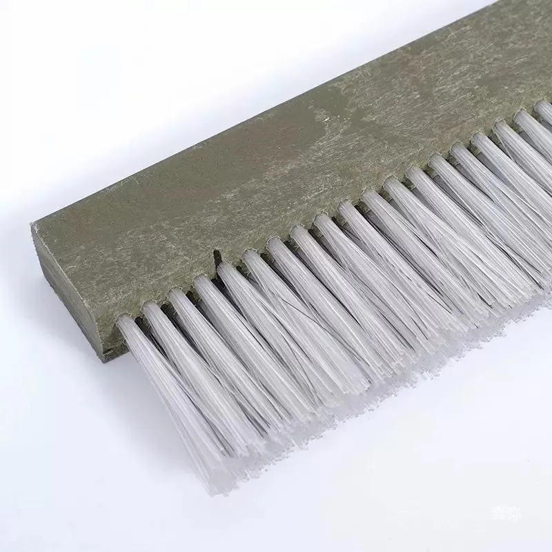 CLEAN WORLD Long Industrial Strip Brush Nylon Polypropylene & Steel Wire Concrete Block Machine Mould Cleaning Brush