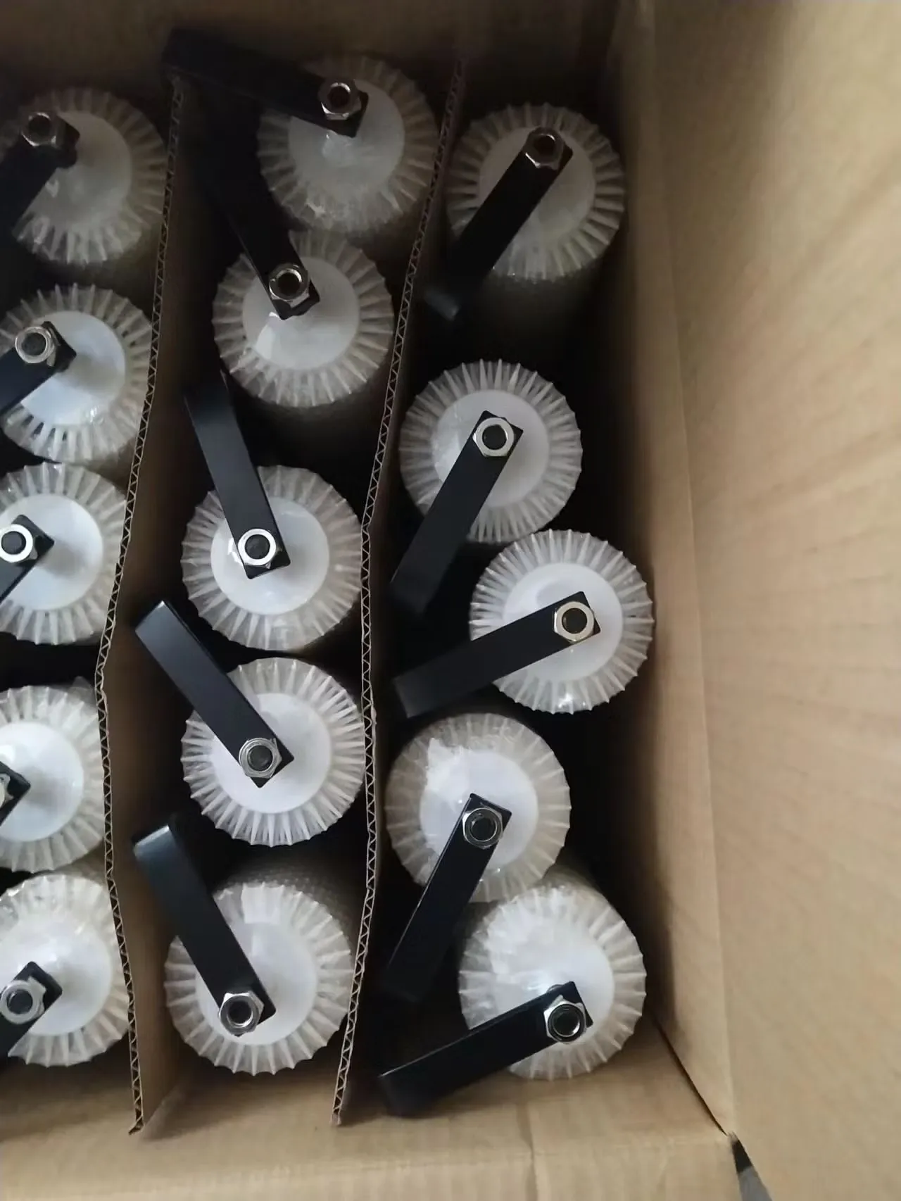 CLEAN WORLD 800mm 32 Inch Epoxy Coatings Screed Spiked Roller PP Self Leveling Painting Roller For Indoor & Outdoor Use