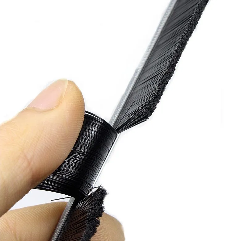 CLEAN WORLD Customizable Exterior Door Seal Brush Weather Strip, Telescopic Strip Brush for Industrial & Furniture Cleaning