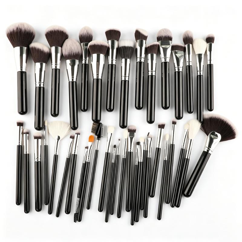 CLEAN WORLD Professional Makeup Brush Set - Premium Synthetic Bristles, Black Wooden Handle, for Foundation, Eyeshadow, Brush, Contour & Full Face Makeup