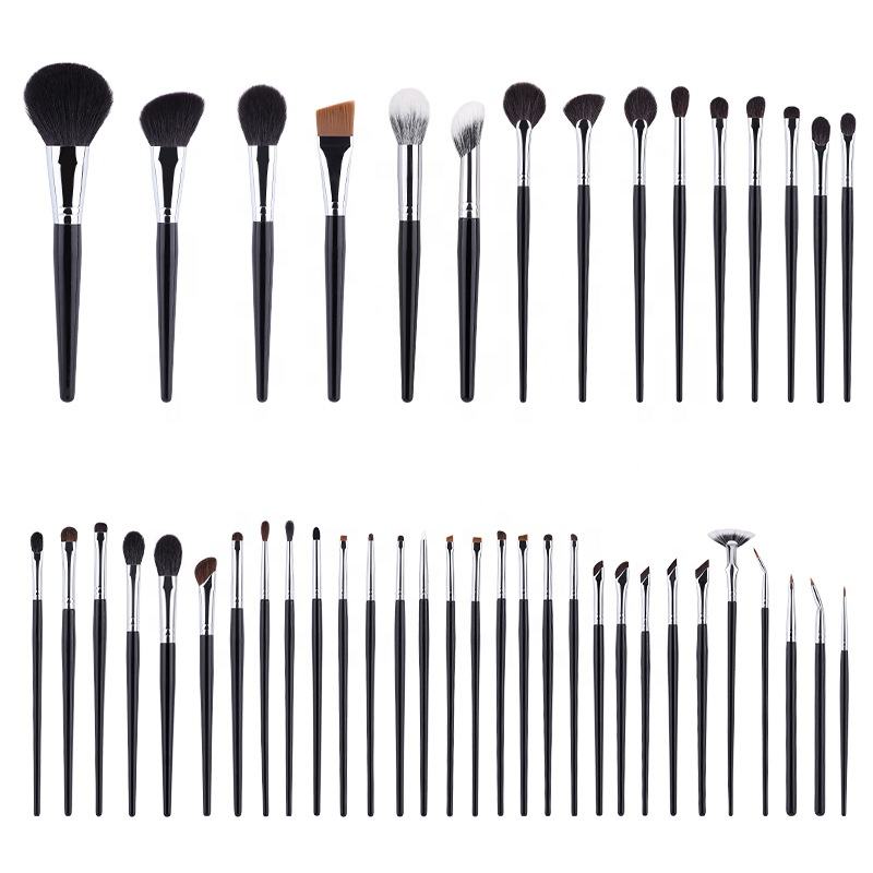 CLEAN WORLD Professional Makeup Brushes Set Foundation Powder Blush Eyeshadow Brushes, Soft Bristles, Complete Makeup Brush Kit for Beginners & Artists