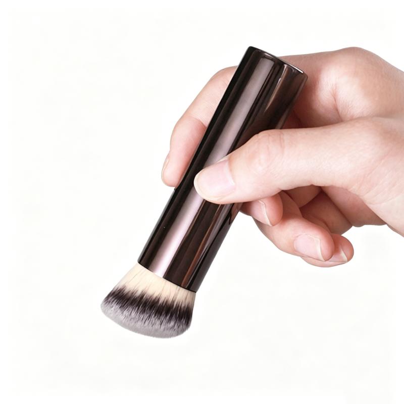 CLEAN WORLD Angled Foundation Brush, Premium Synthetic Bristles Blending Brush for Liquid, Cream & Powder Makeup, Flawless Base Makeup Tool