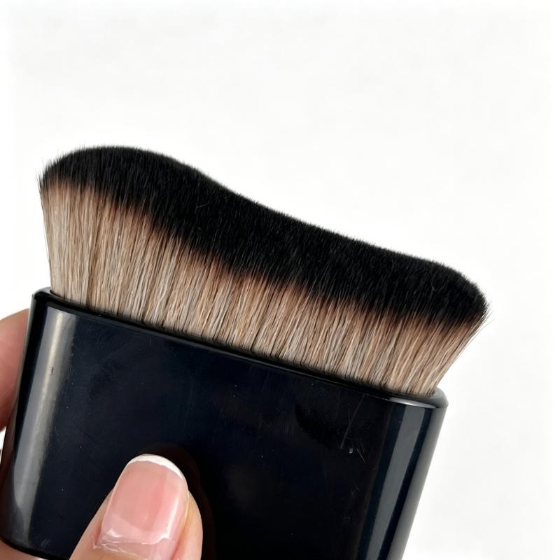 CLEAN WORLD Body Foundation Brush, Large Synthetic Kabuki Brush for Liquid Cream Bronzer, Contour & Self Tanner, Flawless Application Makeup Tool